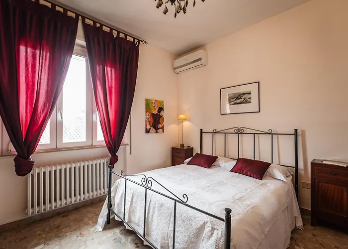 Bed and Breakfast Casa Fuori Casa - aria condizionata, parcheggio auto, garage moto Senigallia